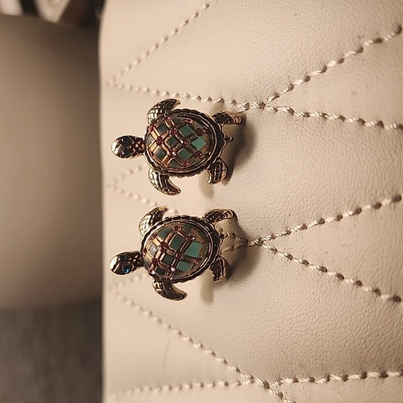 Betsey Johnson Turtle Earrings - Picture 1 of 2